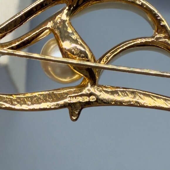 Vintage Napier Brooch Gold Tone Faux Pearl Pin - Picture 8 of 9